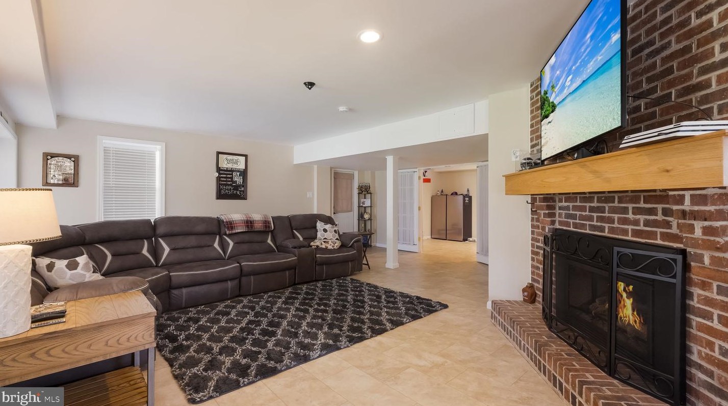 119 Timber Ridge Rd, Upper Makefield PA  18940-2809 exterior