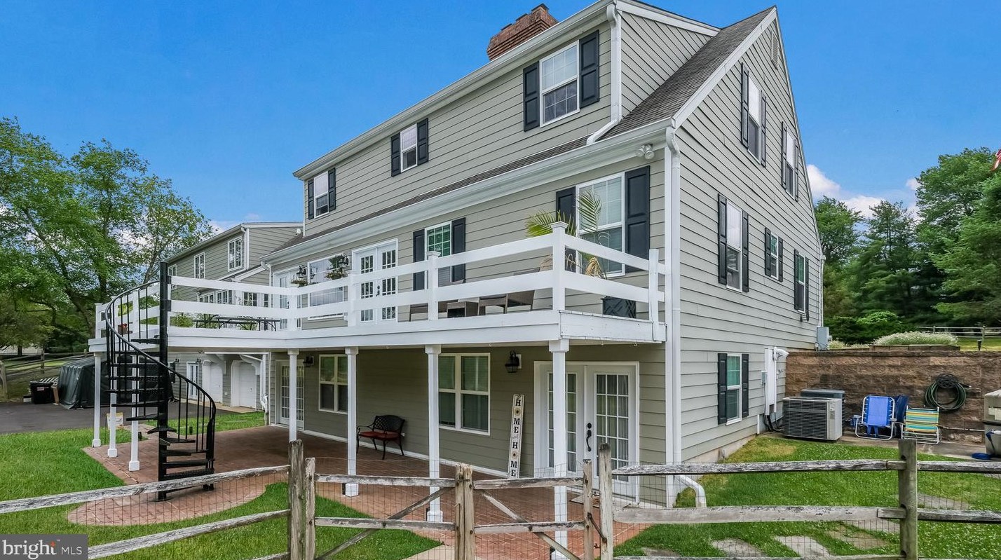 119 Timber Ridge Rd, Upper Makefield PA  18940-2809 exterior