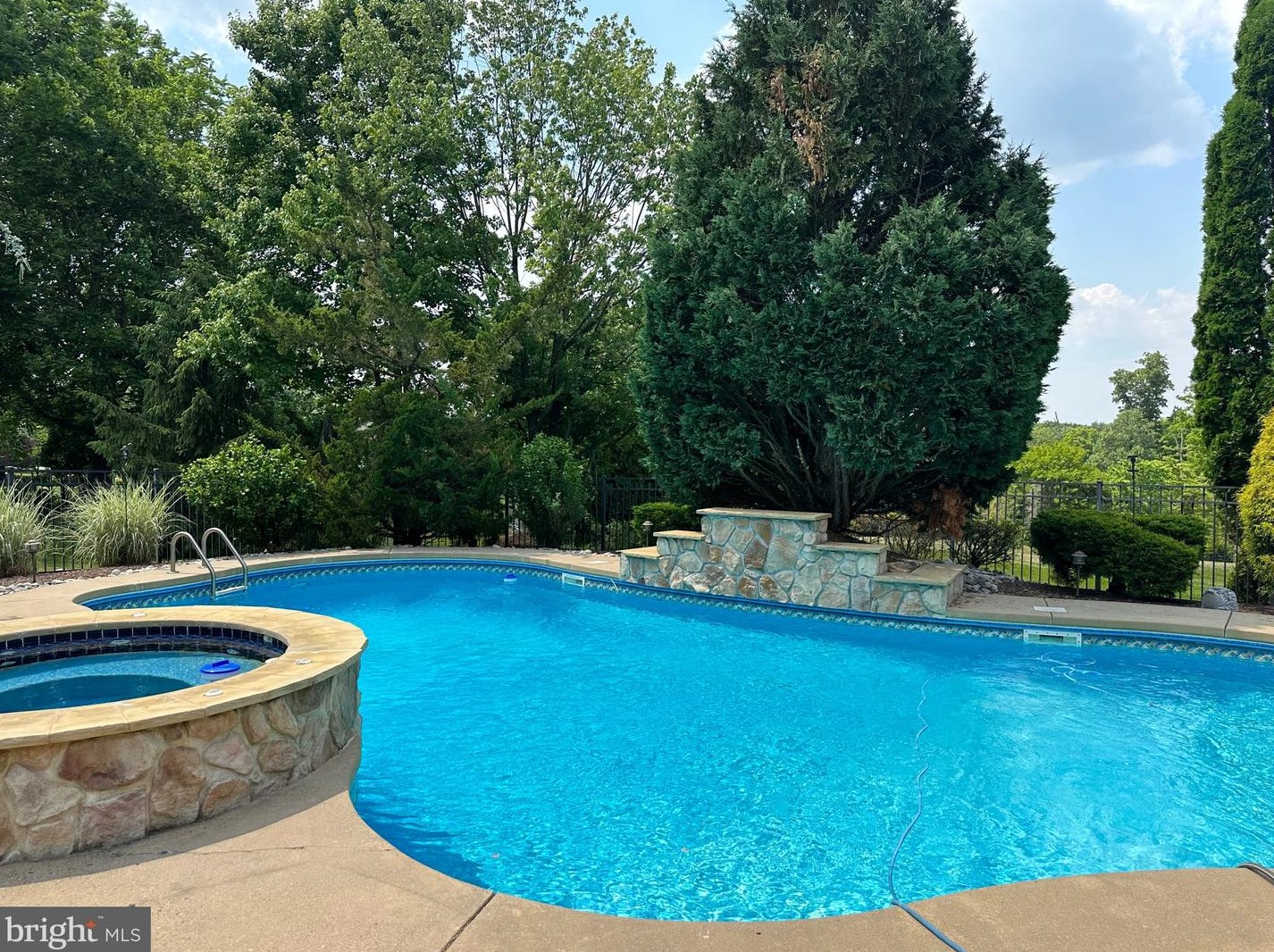 344 Ridge Ave, Upper Makefield PA  18940-3600 exterior