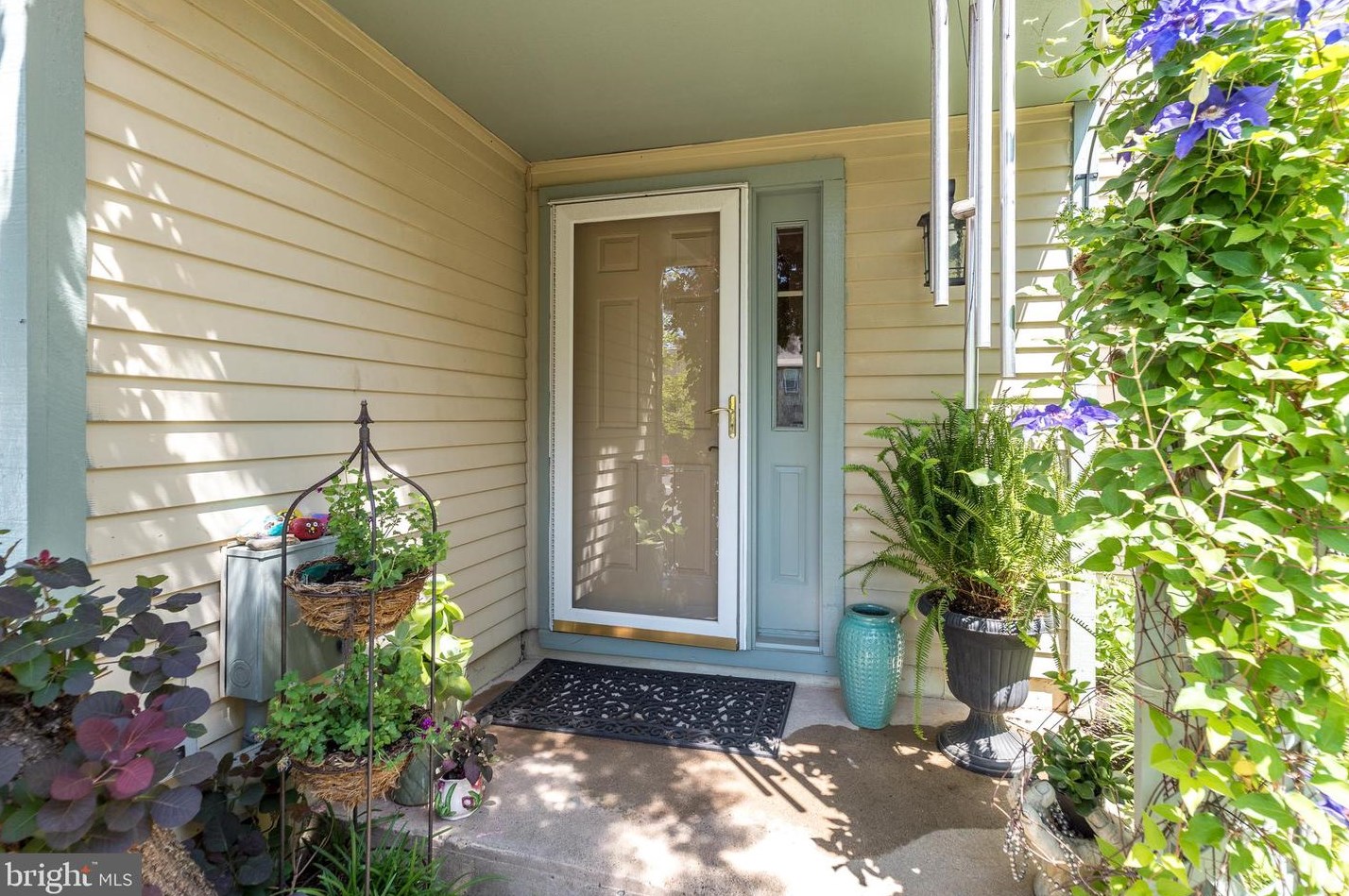 35 Cottonwood St, Upper Makefield PA  18940-3251 exterior