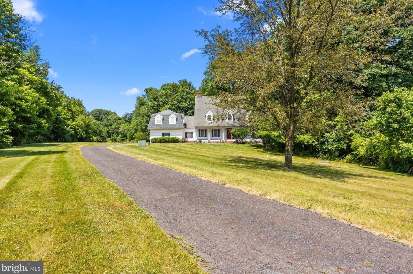 100 Jericho Valley Dr, Upper Makefield PA 18940-3632 exterior