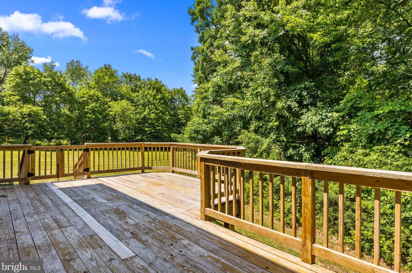 100 Jericho Valley Dr, Upper Makefield PA 18940-3632 exterior