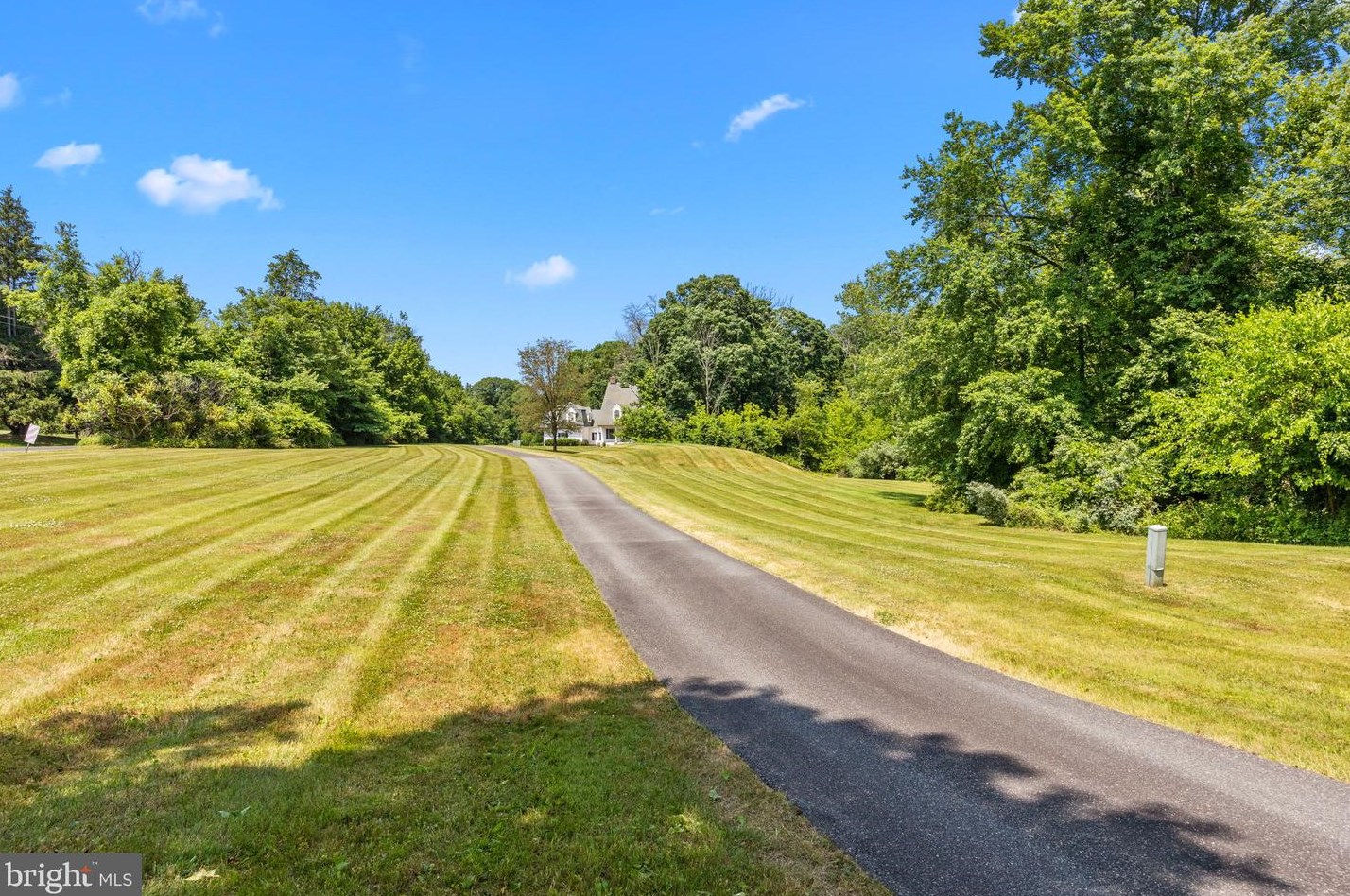 100 Jericho Valley Dr, Upper Makefield PA 18940-3632 exterior