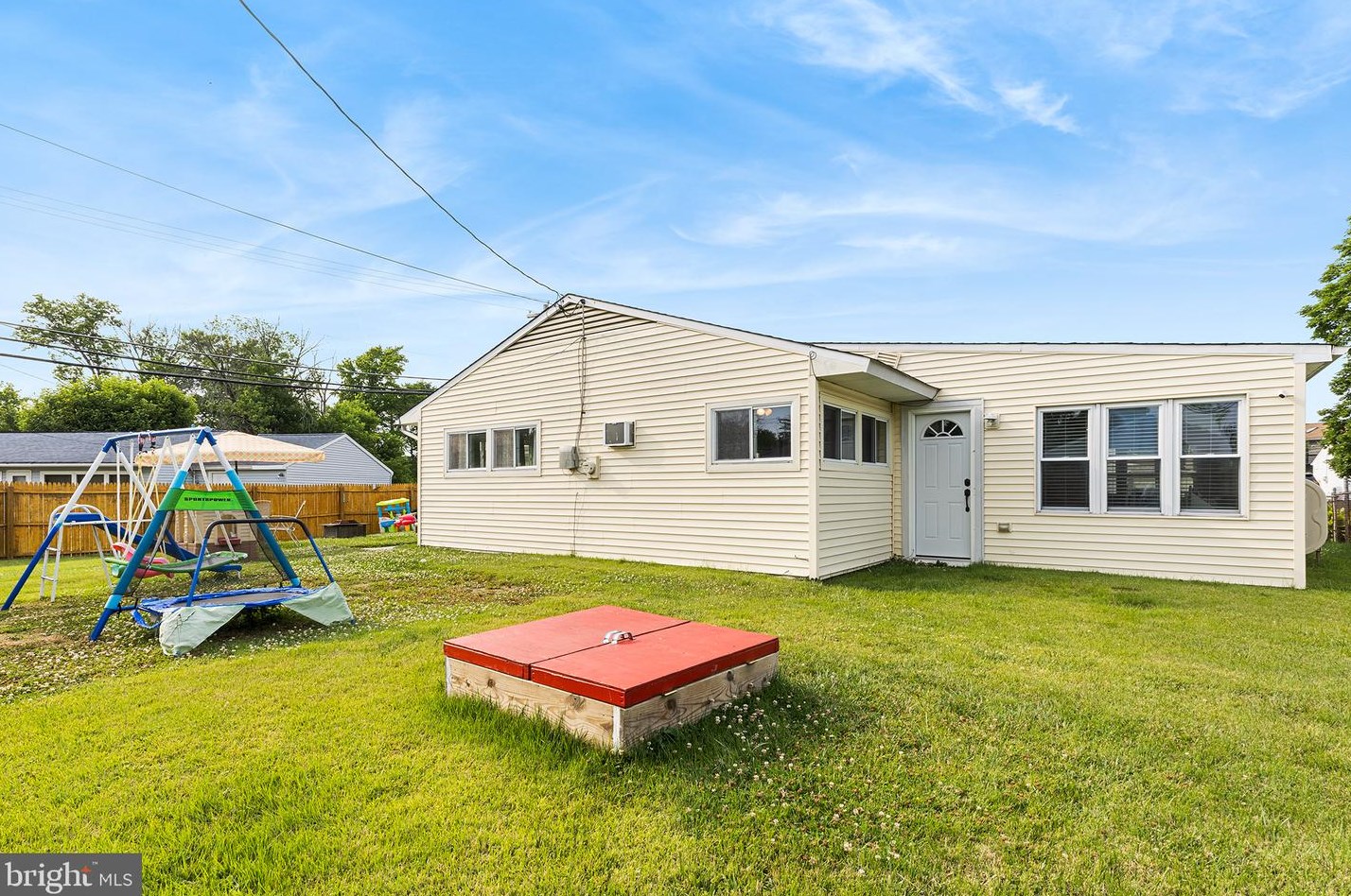 88 Indian Creek Dr, Levittown PA  19057-2224 exterior