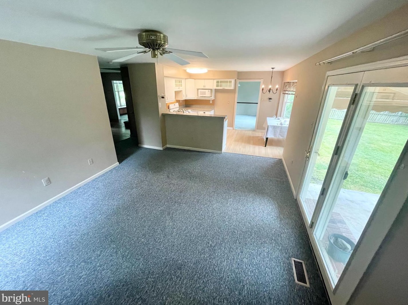 7 Bolton Cir, Upper Makefield PA  18940-1866 exterior