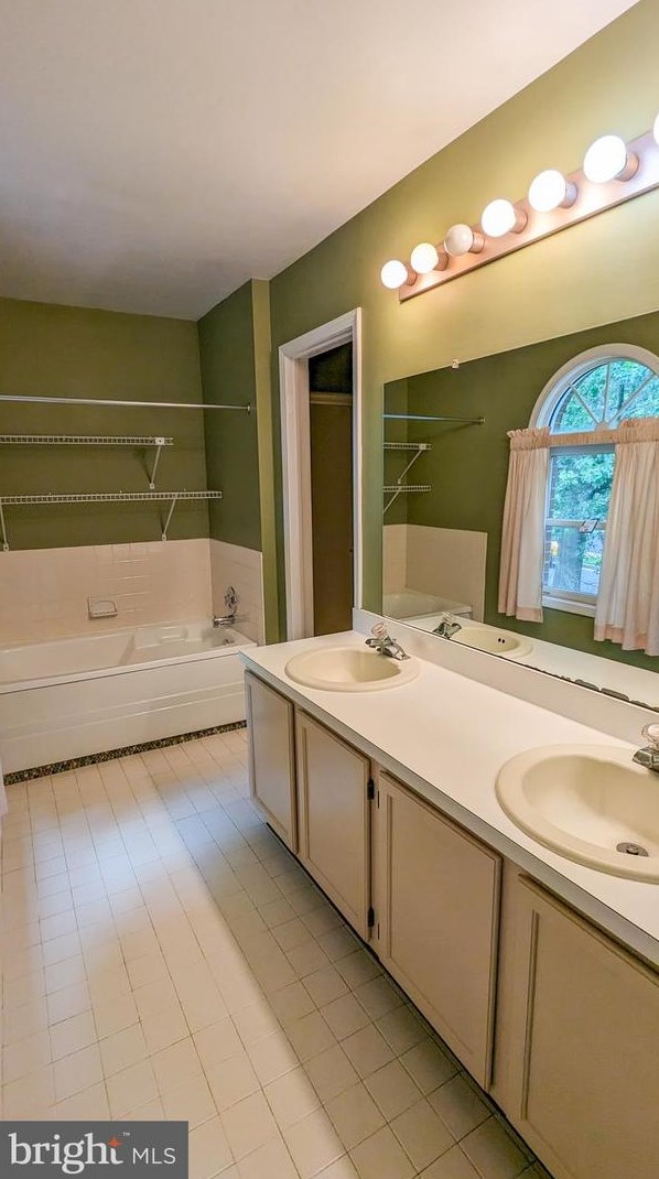 7 Bolton Cir, Upper Makefield PA  18940-1866 exterior