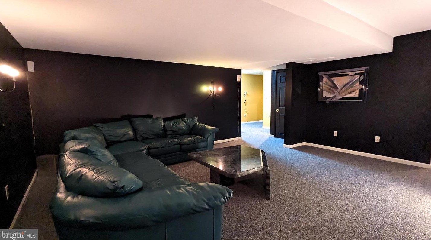 7 Bolton Cir, Upper Makefield PA  18940-1866 exterior