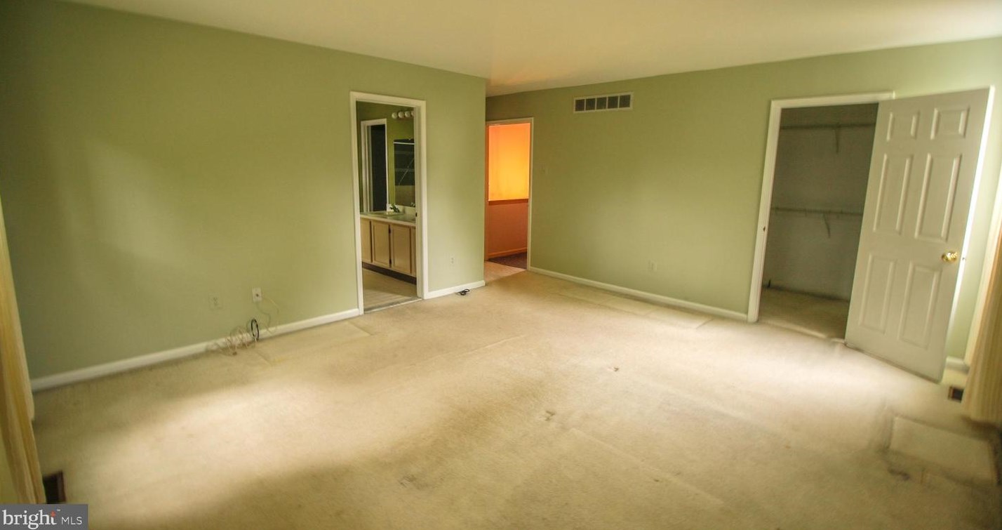 7 Bolton Cir, Upper Makefield PA  18940-1866 exterior