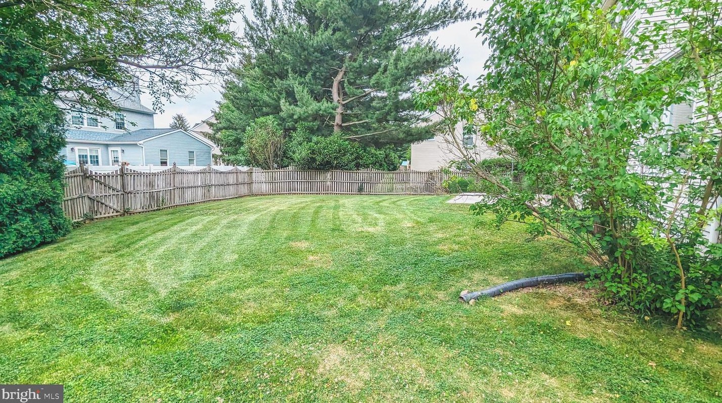 7 Bolton Cir, Upper Makefield PA  18940-1866 exterior