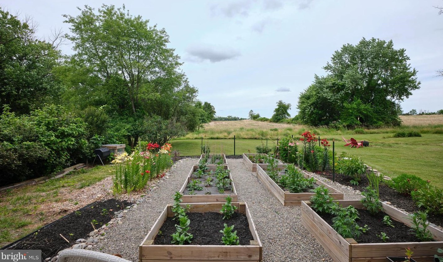 655 Linton Hill Rd, Upper Makefield PA  18940-1205 exterior