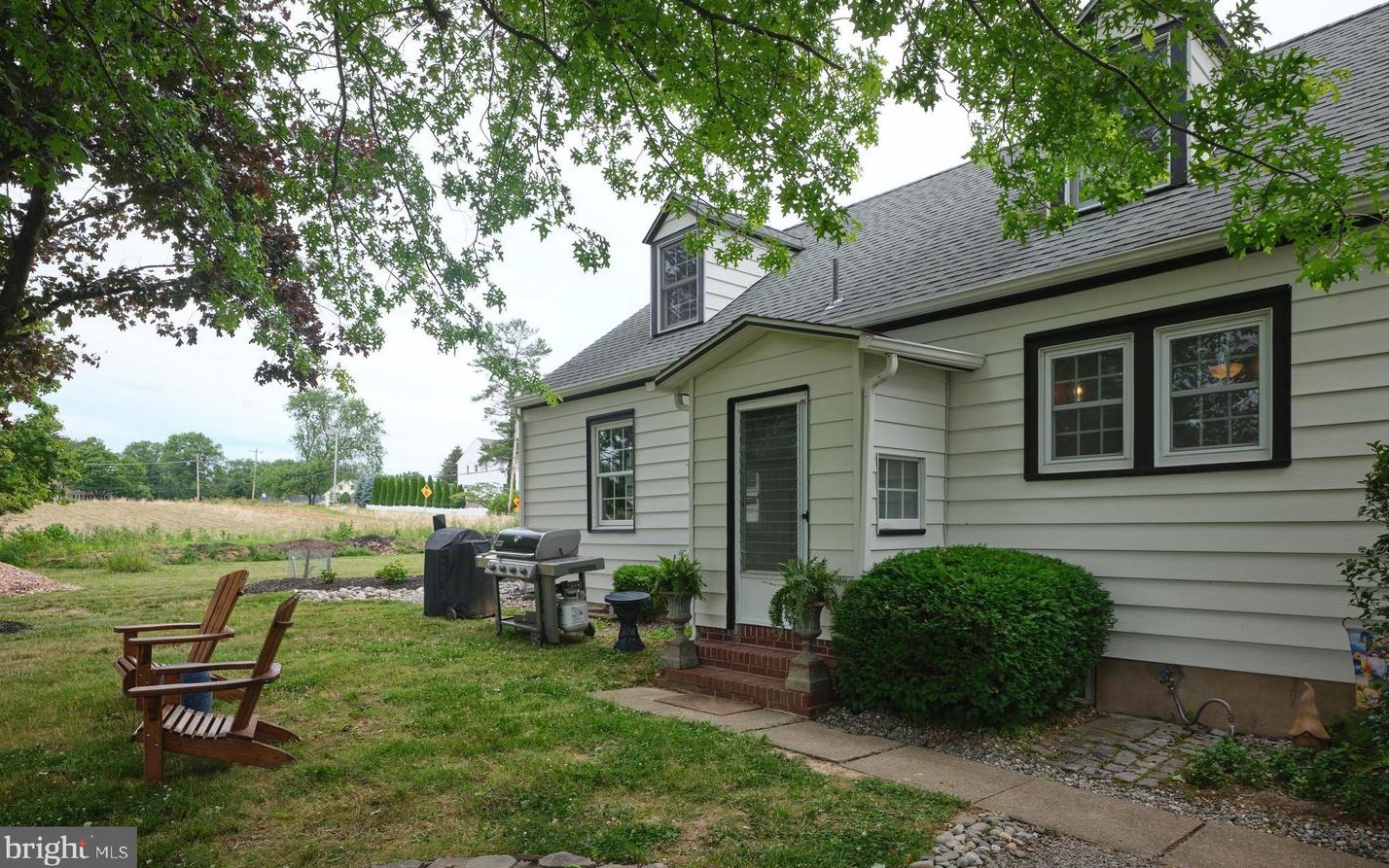 655 Linton Hill Rd, Upper Makefield PA  18940-1205 exterior