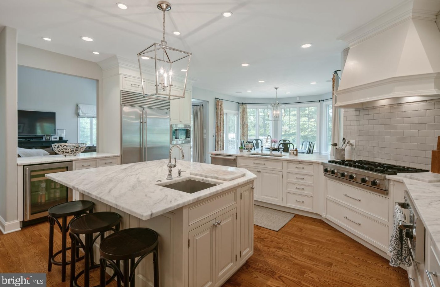 19 Larkspur Ln, Upper Makefield PA 18940-2620 exterior