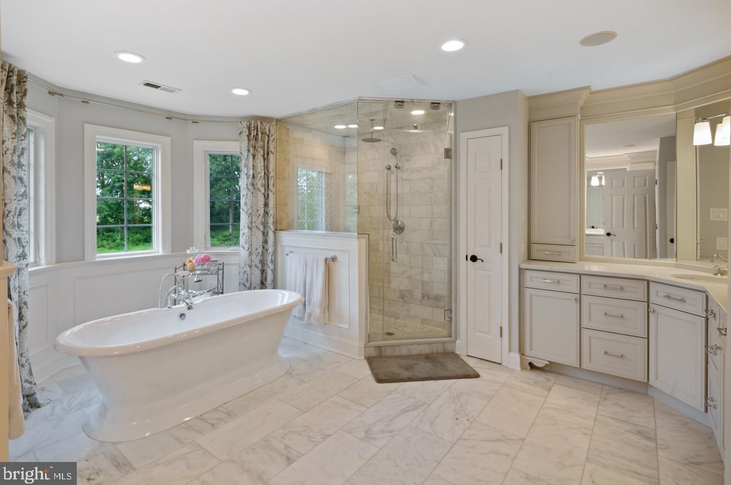 19 Larkspur Ln, Upper Makefield PA 18940-2620 exterior