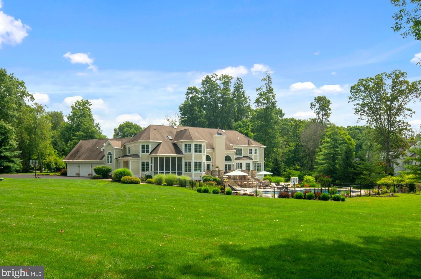 19 Larkspur Ln, Upper Makefield PA 18940-2620 exterior