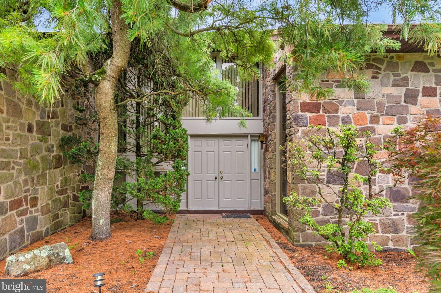 147 Pennswood Dr, Upper Makefield PA  18940-1114 exterior