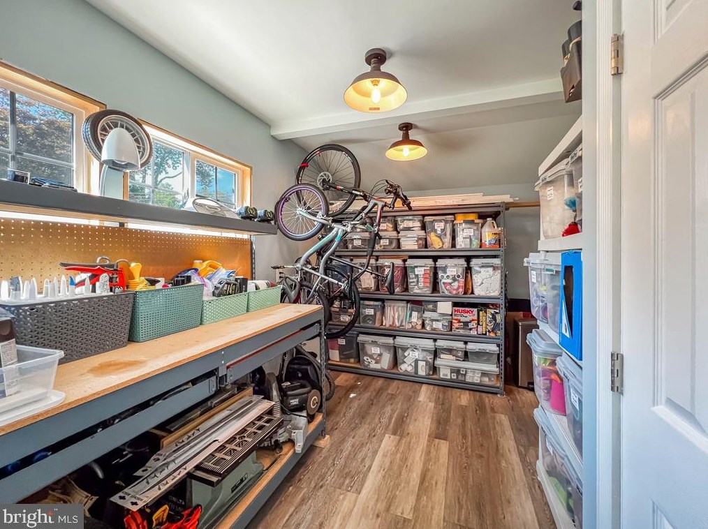 41 Sugarplum Rd, Levittown PA 19056-2220 exterior