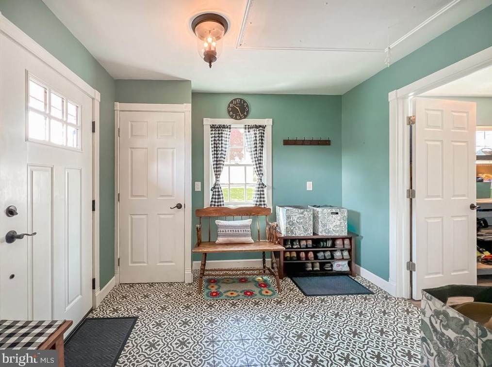 41 Sugarplum Rd, Levittown PA 19056-2220 exterior