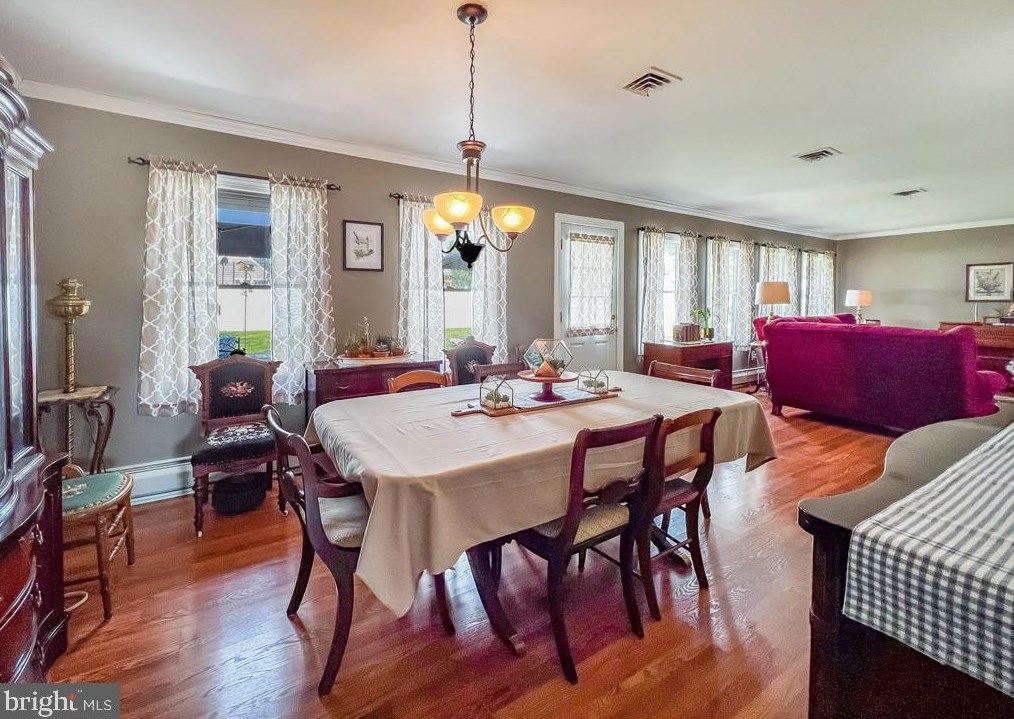 41 Sugarplum Rd, Levittown PA 19056-2220 exterior