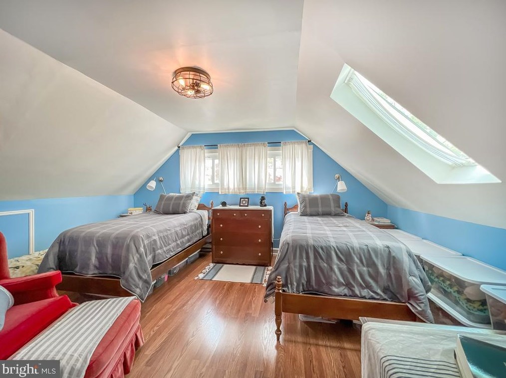 41 Sugarplum Rd, Levittown PA 19056-2220 exterior