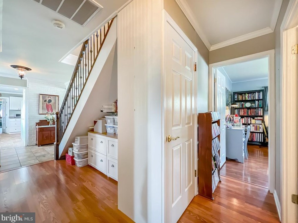 41 Sugarplum Rd, Levittown PA 19056-2220 exterior