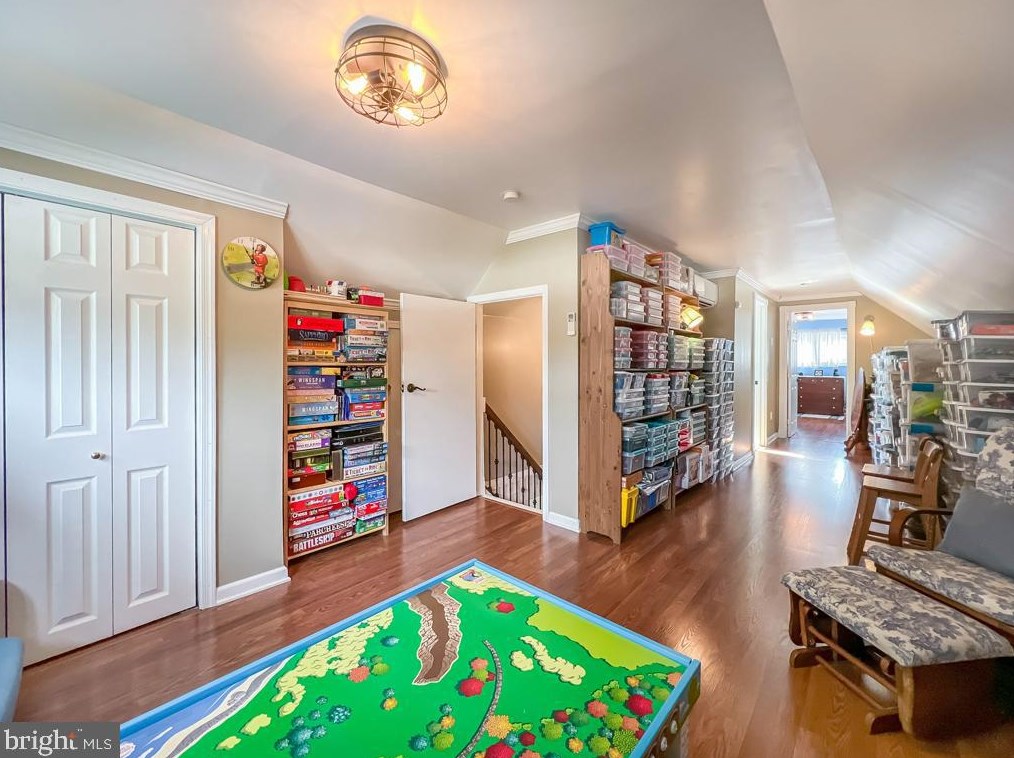 41 Sugarplum Rd, Levittown PA 19056-2220 exterior