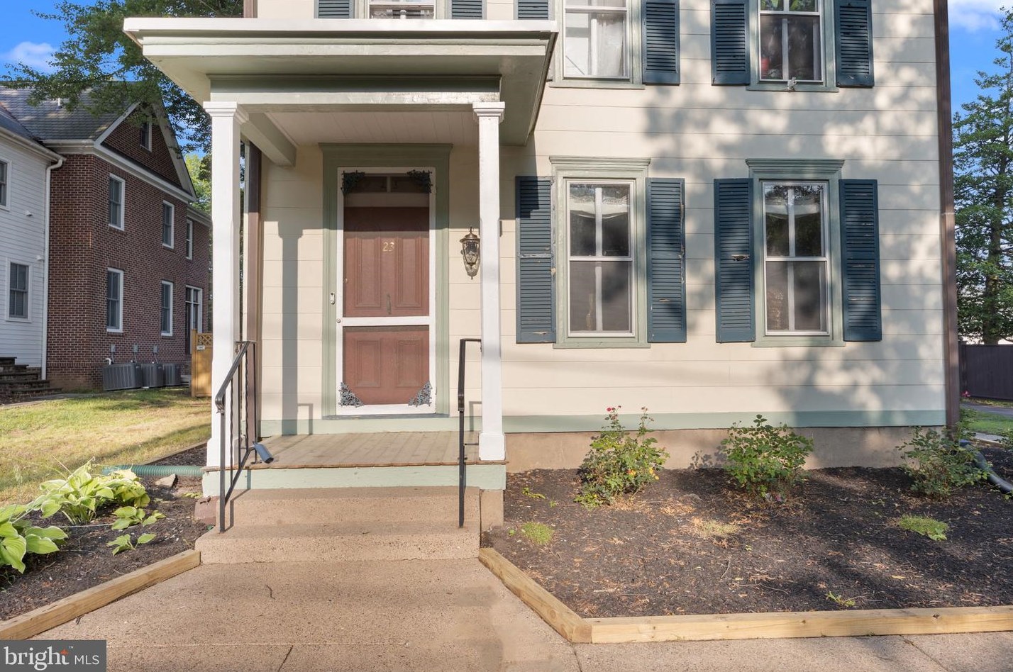 23 Chancellor St, Upper Makefield PA  18940-2107 exterior