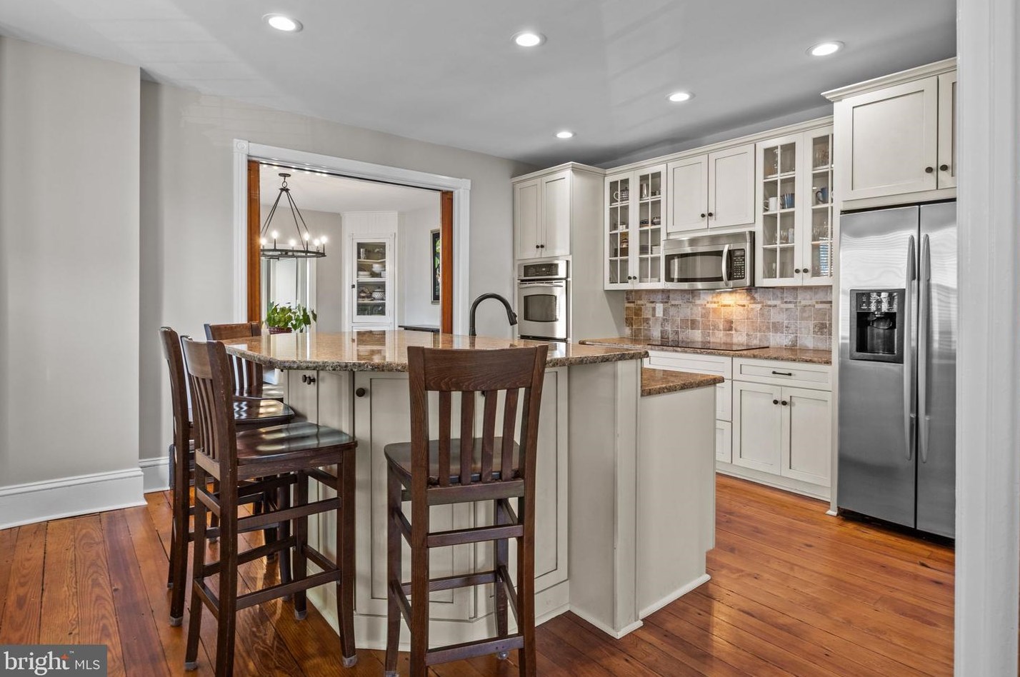 26 Chancellor St, Upper Makefield PA 18940-2107 exterior