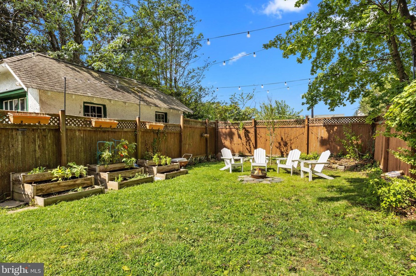 26 Chancellor St, Upper Makefield PA 18940-2107 exterior