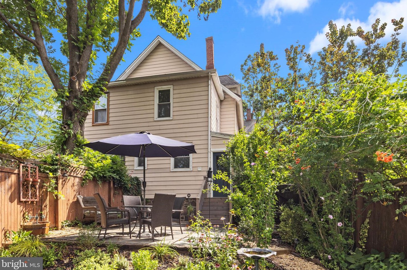 26 Chancellor St, Upper Makefield PA 18940-2107 exterior