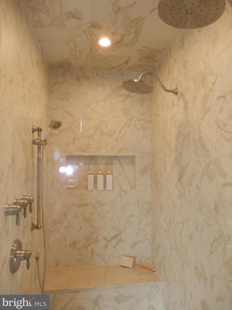 650 Holland Rd, Southampton PA 18966-1819 exterior