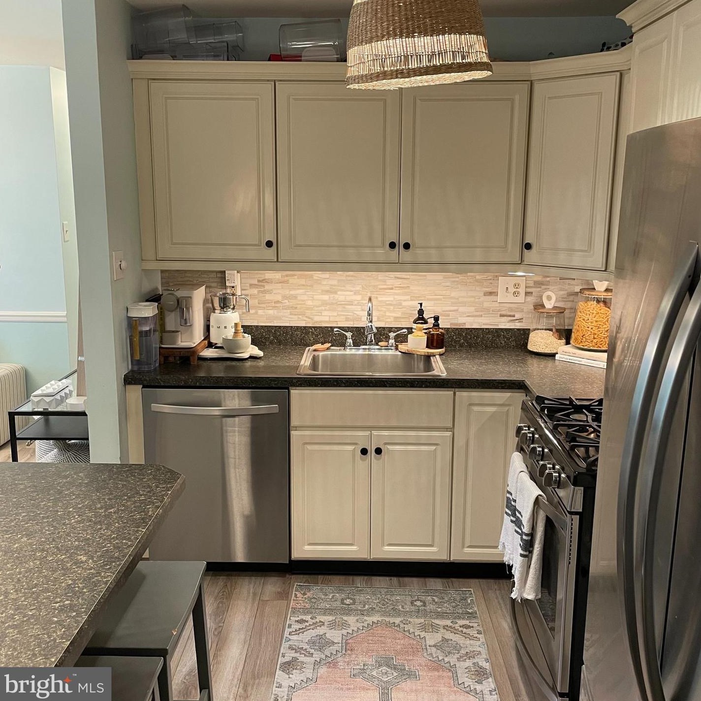 407 Diamond Dr, Upper Makefield PA 18940-2430 exterior