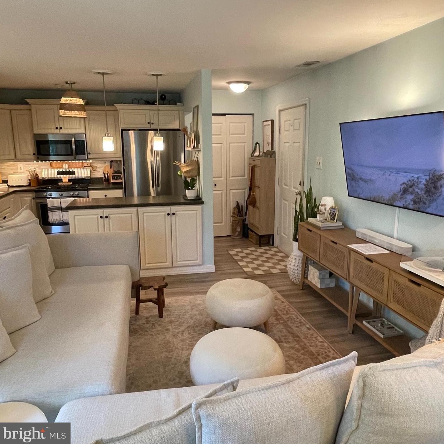 407 Diamond Dr, Upper Makefield PA 18940-2430 exterior