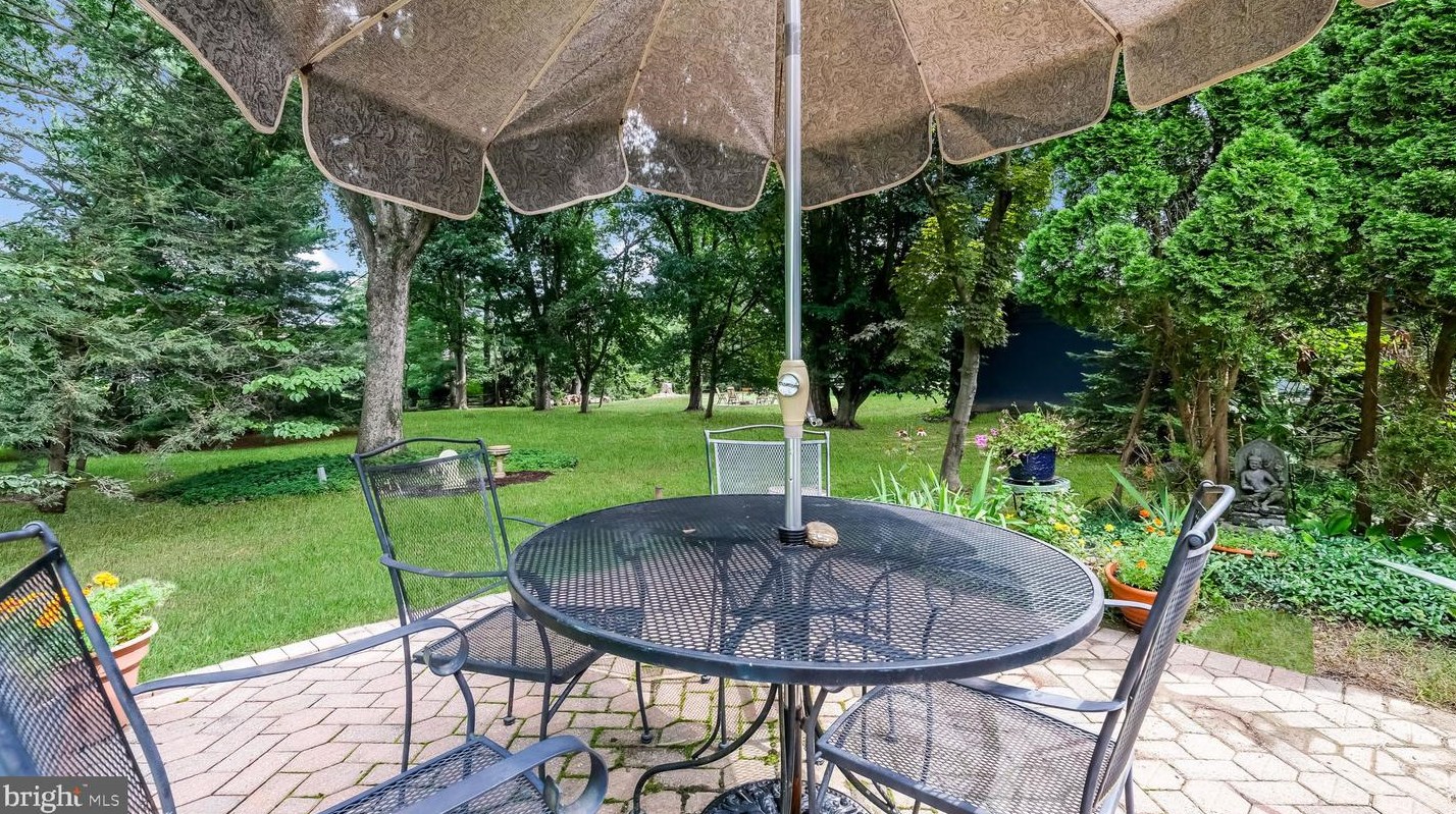 113 Frost Ln, Upper Makefield PA 18940-1689 exterior