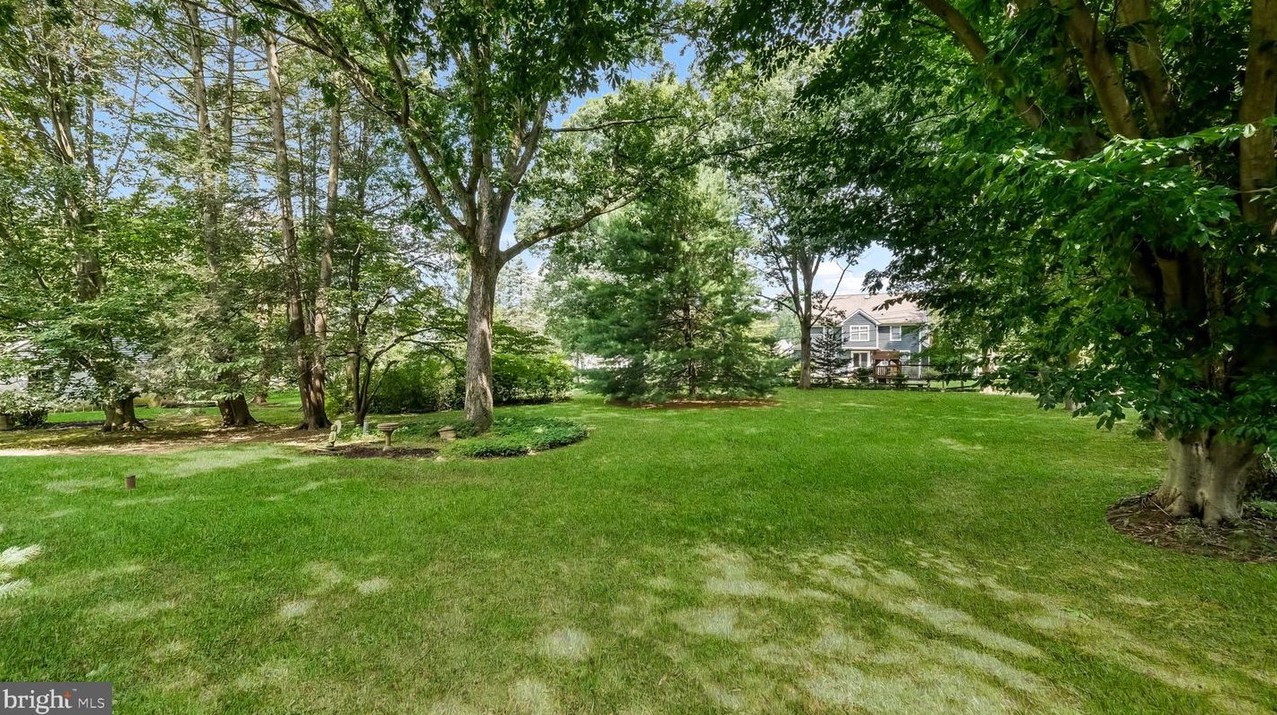 113 Frost Ln, Upper Makefield PA 18940-1689 exterior