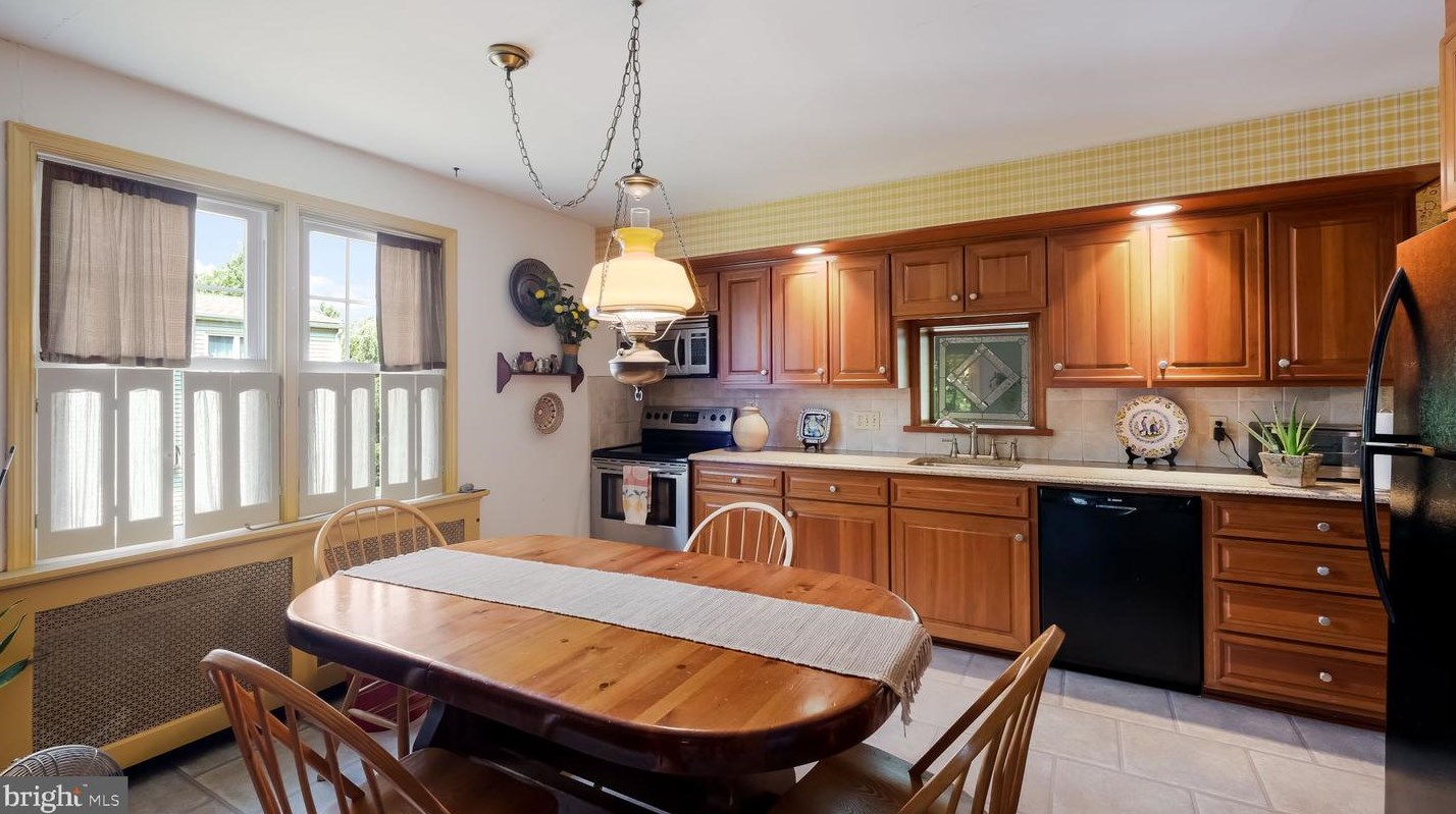 113 Frost Ln, Upper Makefield PA 18940-1689 exterior