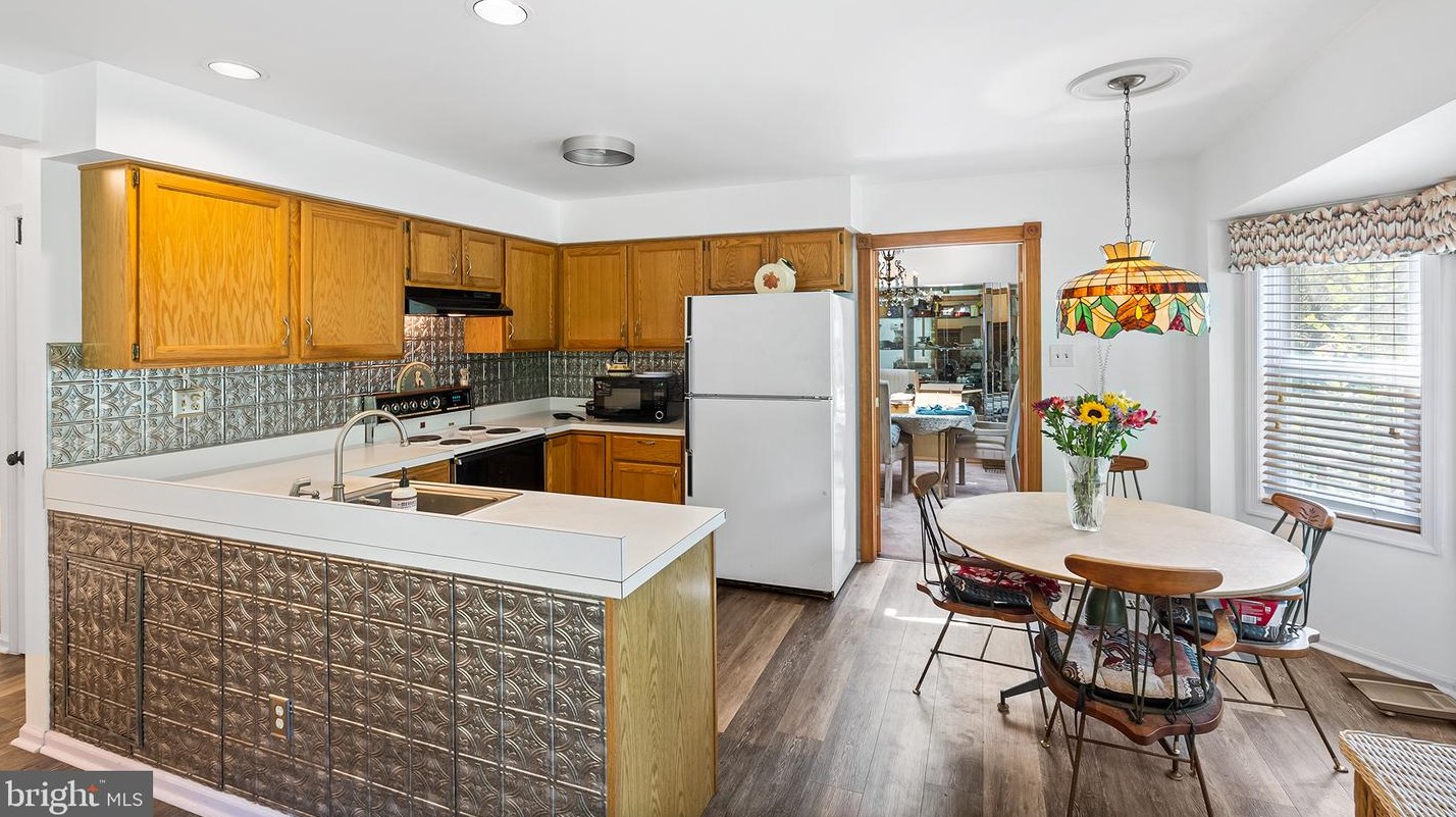 2049 Wellington Rd, Upper Makefield PA 18940-3710 exterior