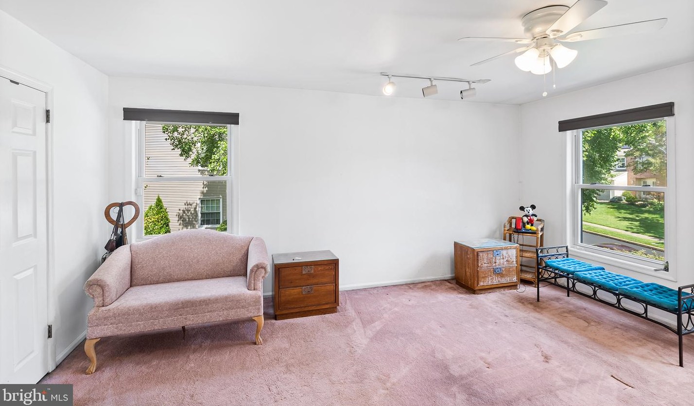 2049 Wellington Rd, Upper Makefield PA 18940-3710 exterior