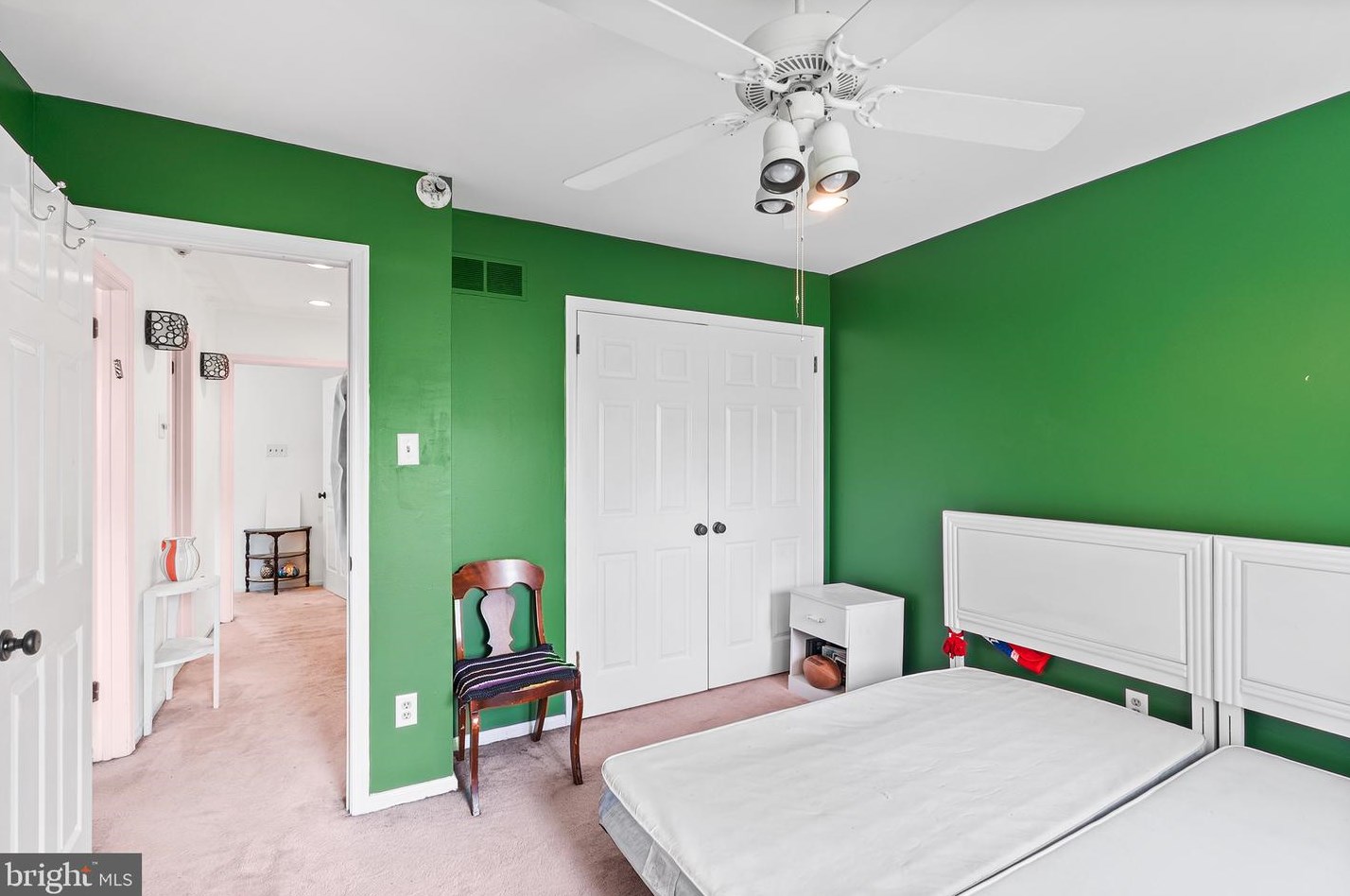 2049 Wellington Rd, Upper Makefield PA 18940-3710 exterior