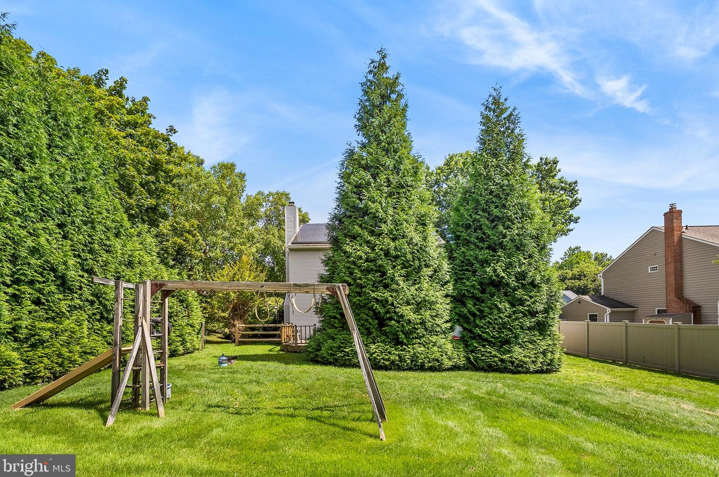 2049 Wellington Rd, Upper Makefield PA 18940-3710 exterior