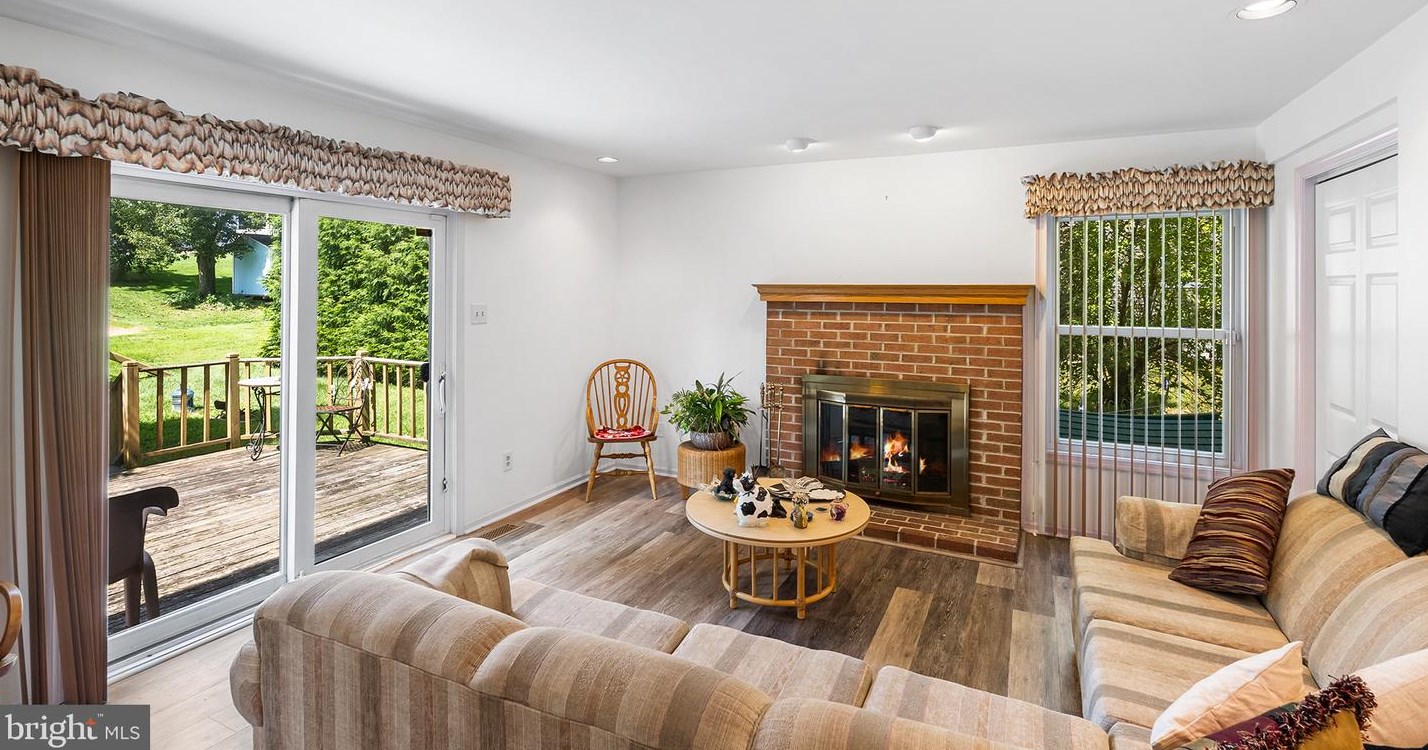 2049 Wellington Rd, Upper Makefield PA 18940-3710 exterior