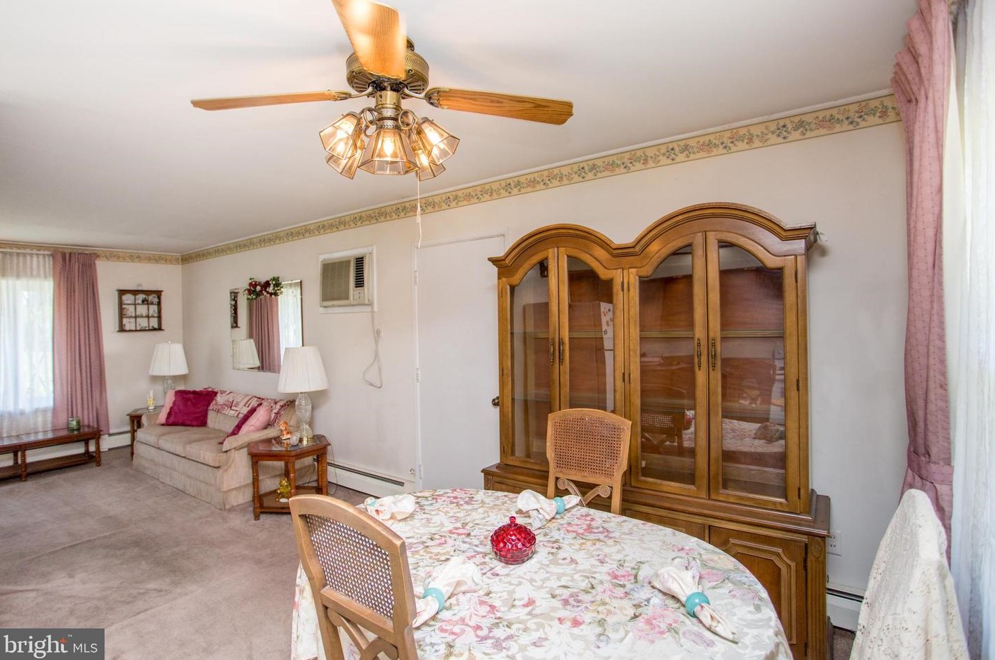 5 Cardinal Rd, Levittown PA  19057-1619 exterior