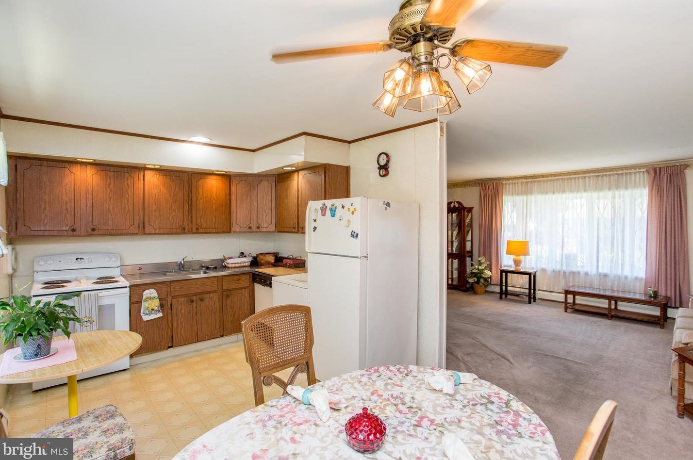 5 Cardinal Rd, Levittown PA  19057-1619 exterior