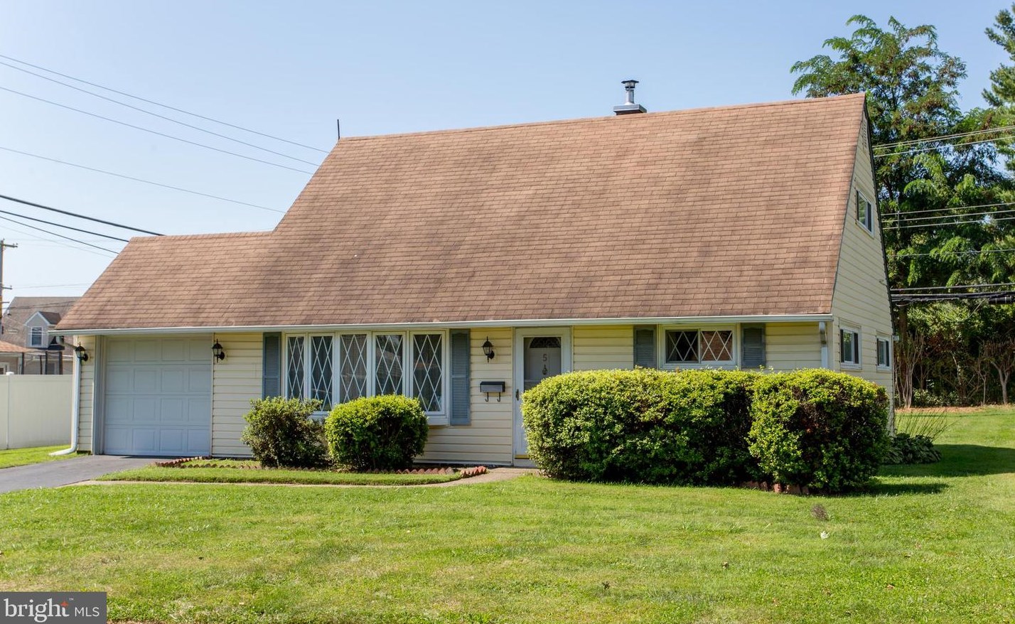 5 Cardinal Rd, Levittown PA  19057-1619 exterior