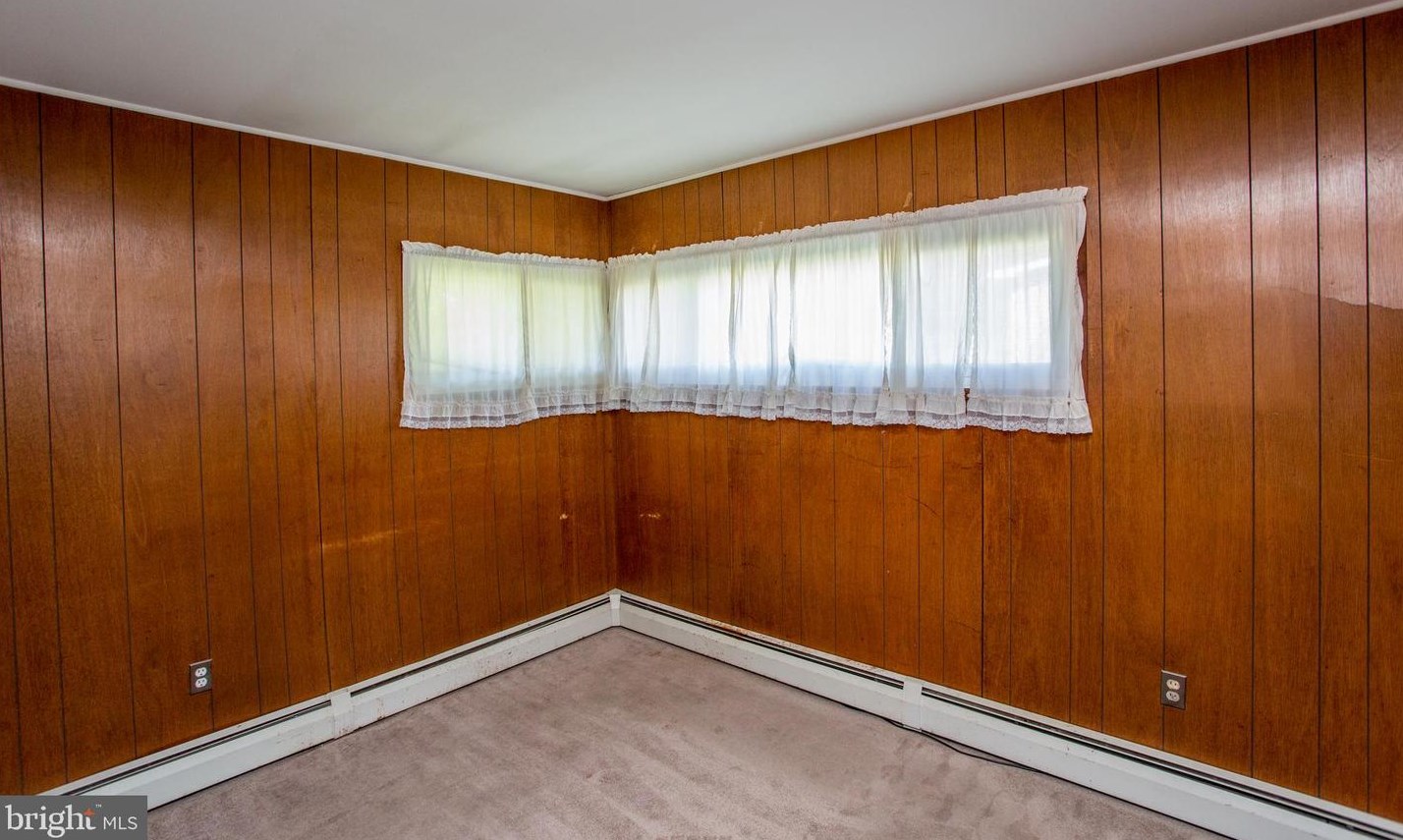 5 Cardinal Rd, Levittown PA  19057-1619 exterior