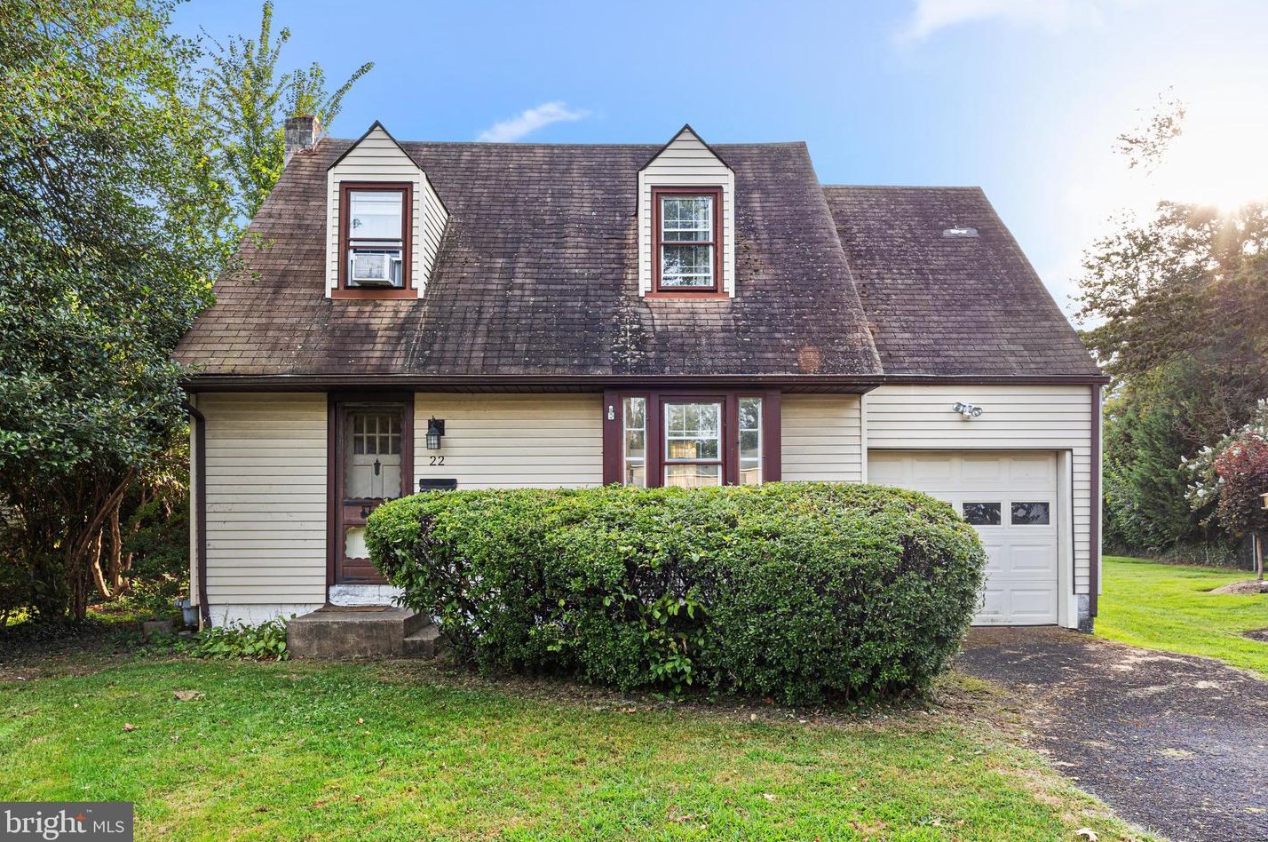 22 Oak Ave, Langhorne PA  19047-5326 exterior