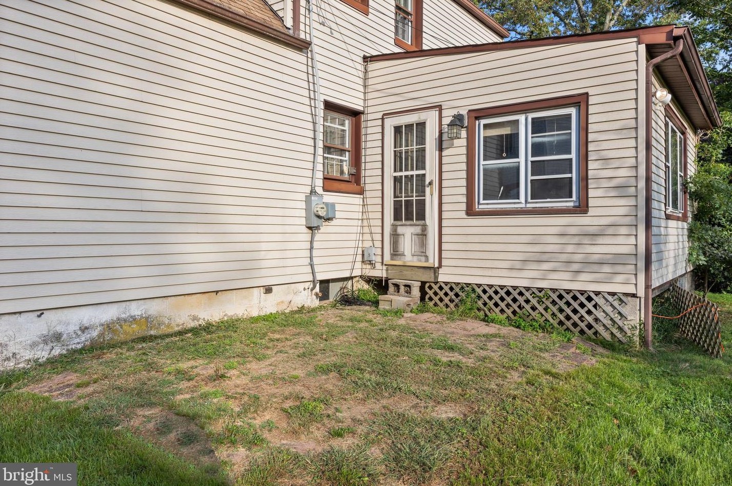 22 Oak Ave, Langhorne PA  19047-5326 exterior