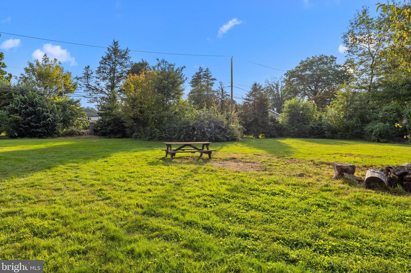 22 Oak Ave, Langhorne PA  19047-5326 exterior