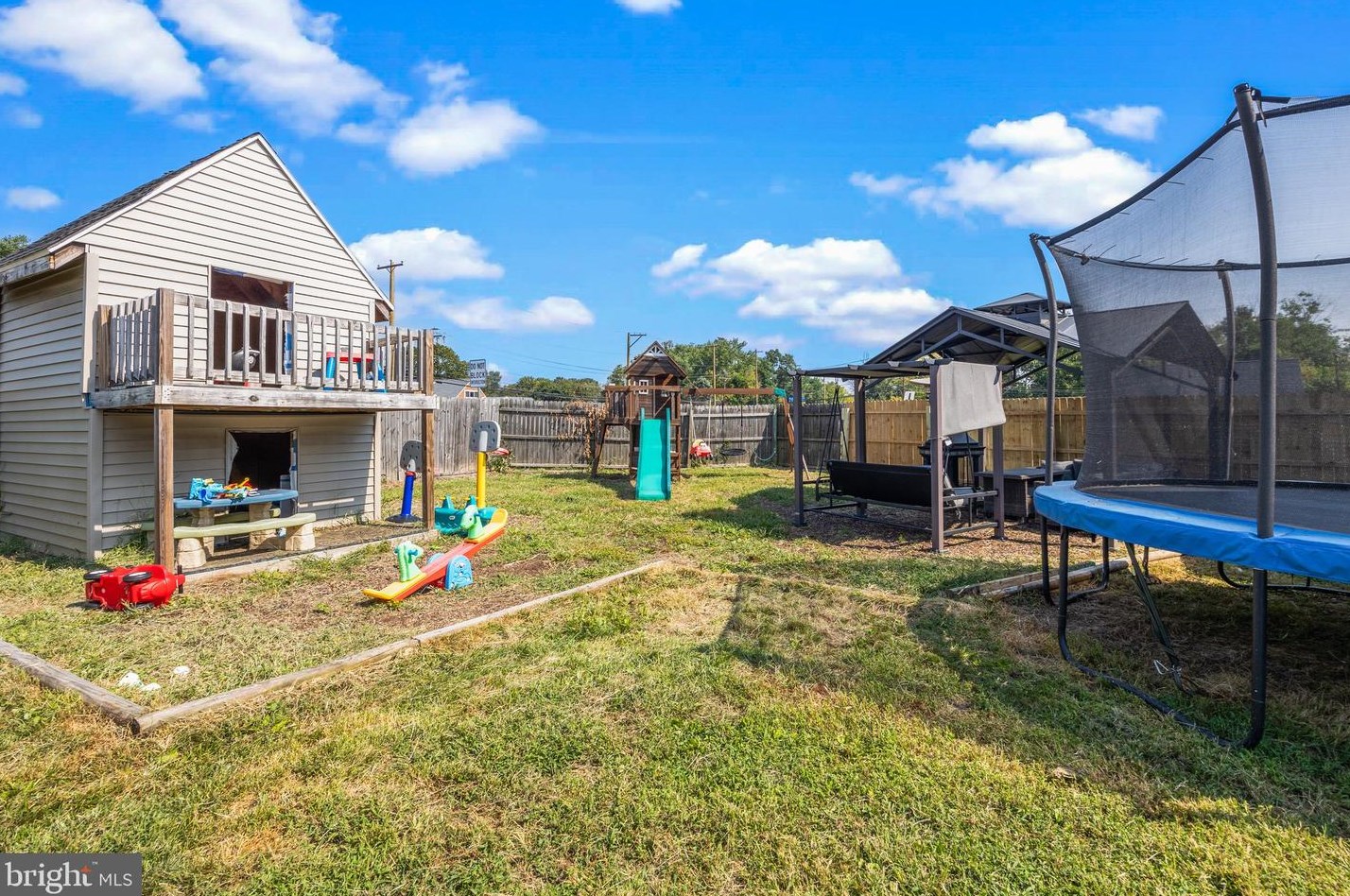 219 Plumbridge Dr, Levittown PA 19056-3536 exterior