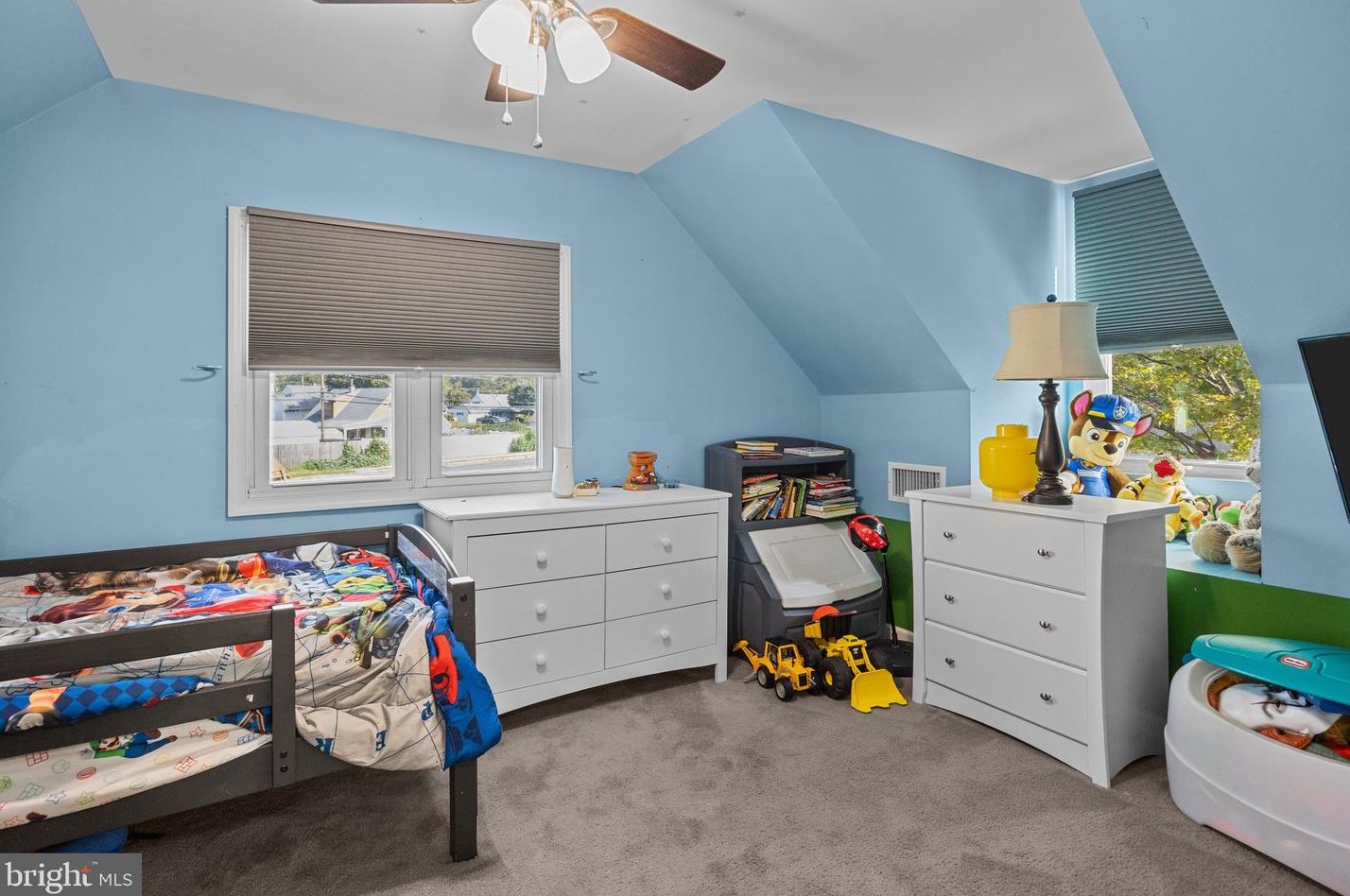 219 Plumbridge Dr, Levittown PA 19056-3536 exterior