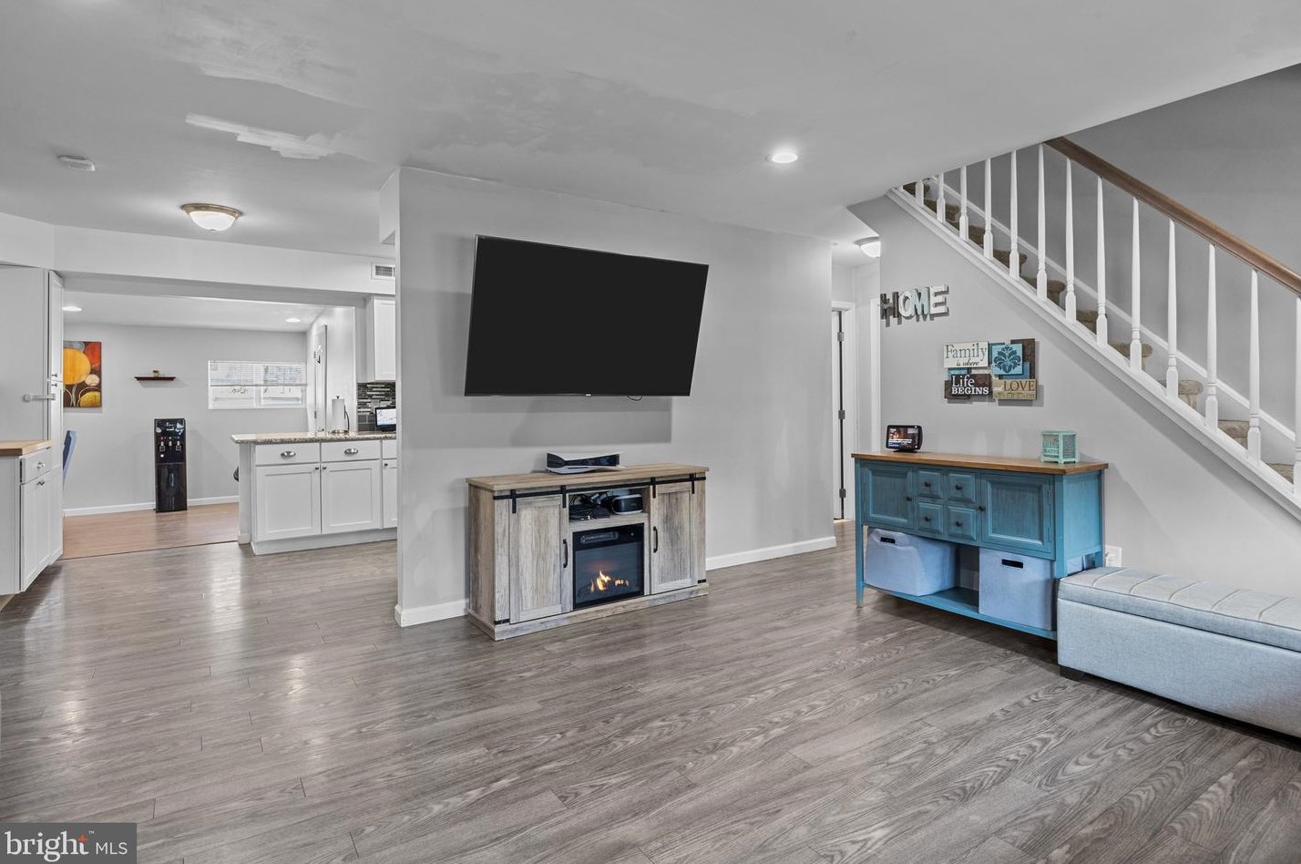 219 Plumbridge Dr, Levittown PA 19056-3536 exterior